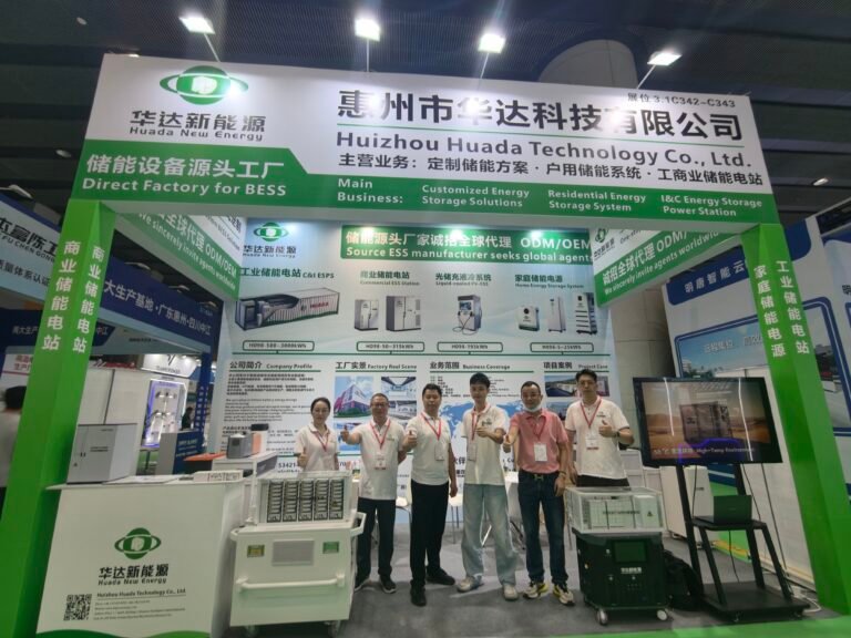 Huda New Energy booth at Asia Pacific Energy Storage Exhibition, team photo with residential and container energy storage products
